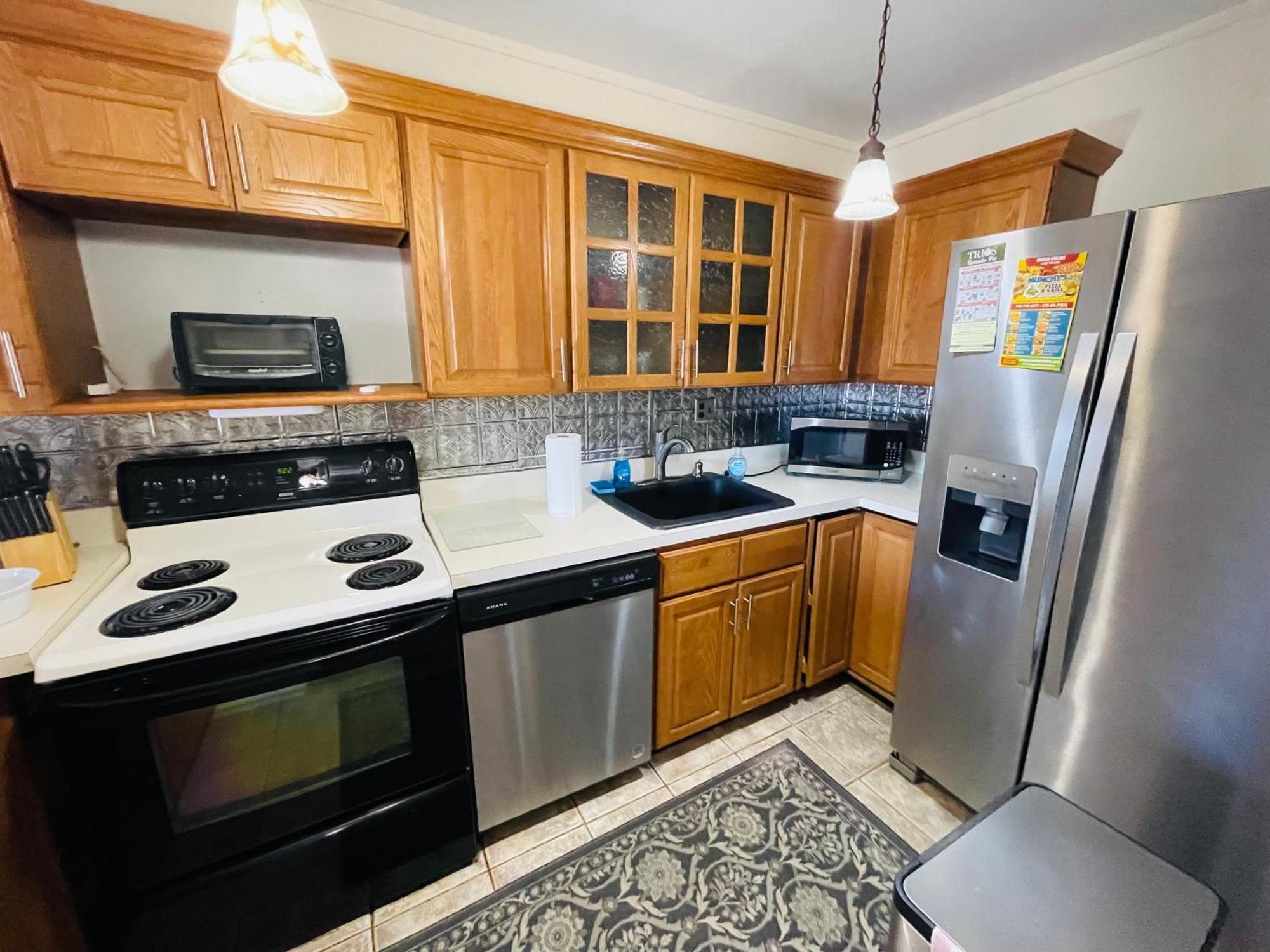 Charming 2br 2b In Elkins Park, Parking, Pool Apartment *