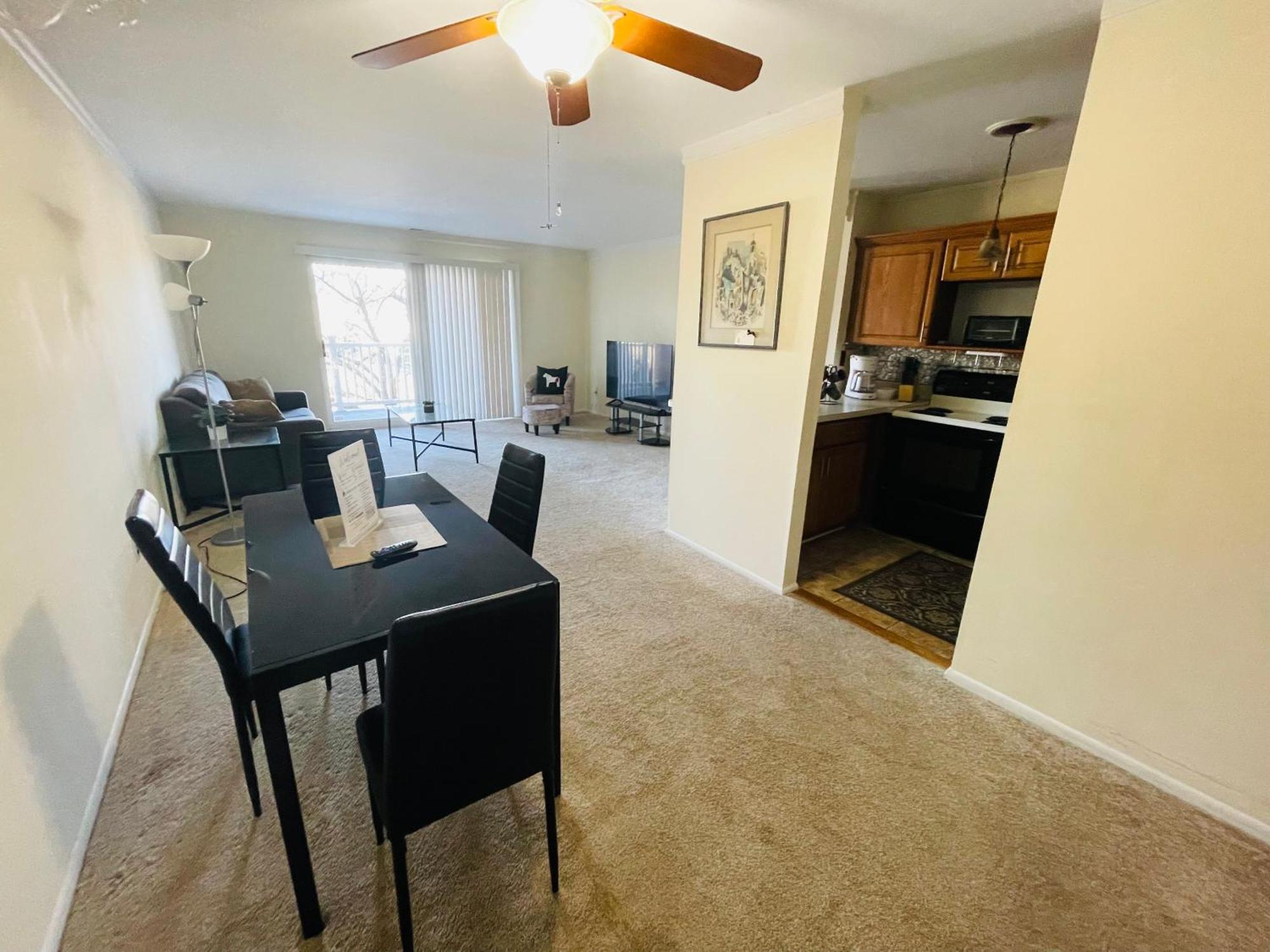Charming 2br 2b In Elkins Park, Parking, Pool