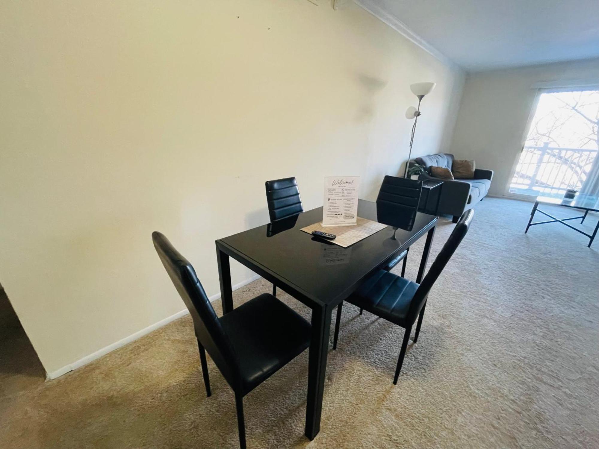 Apartment Charming 2br 2b In Elkins Park, Parking, Pool Willow Grove
