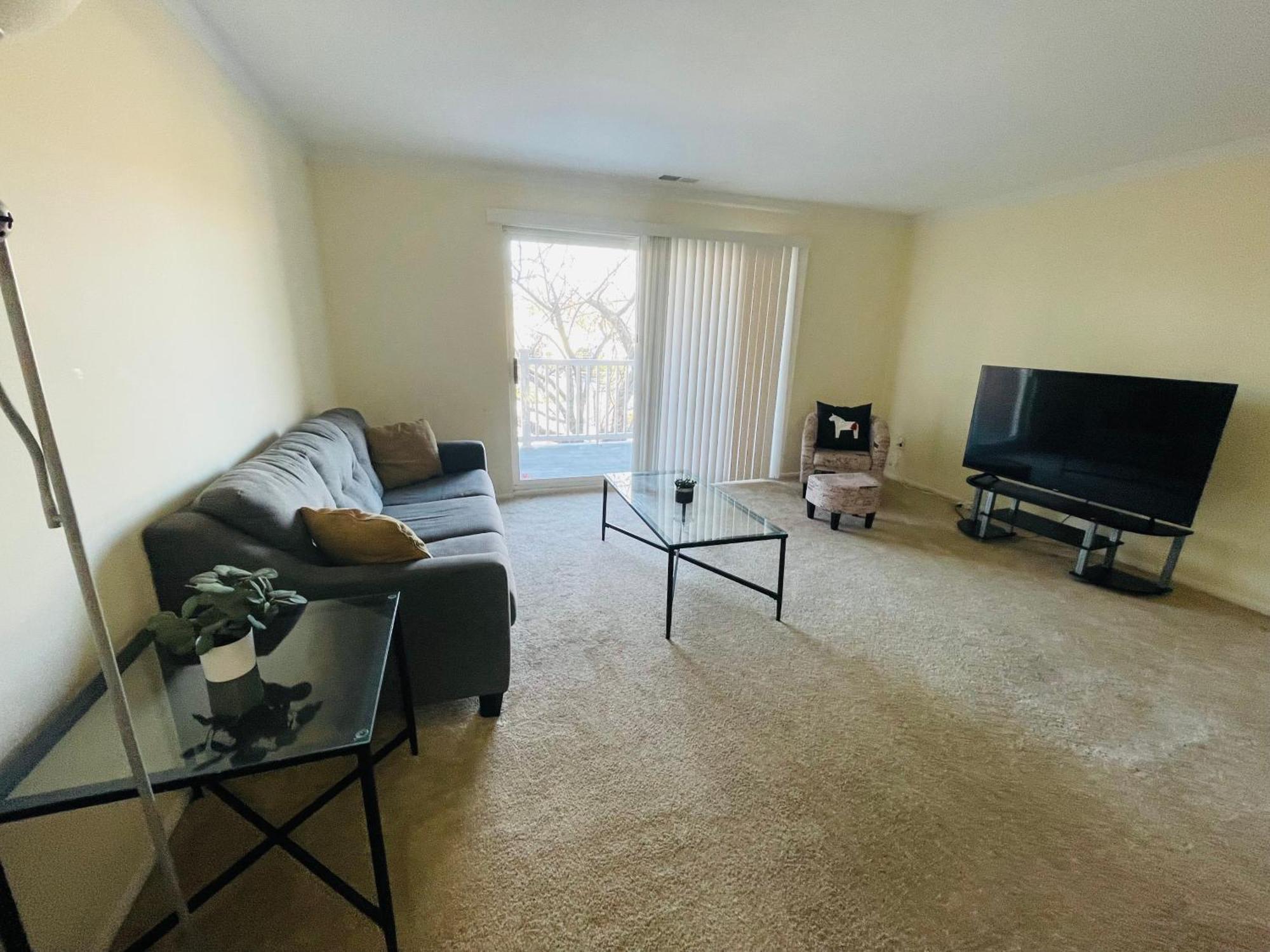Charming 2br 2b In Elkins Park, Parking, Pool * Willow Grove